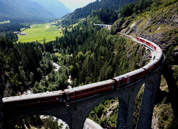Rejs i 33 europæiske lande på en klimavenlig måde. Europarundt.dk har samlet masser af inspiration og information om at rejse med Interrail.